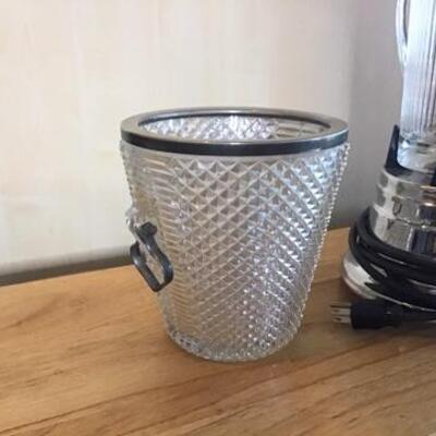 K118 - Waring Commercial Blender + Glass Ice Bucket