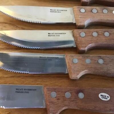 K119 - 12 Pc Wallace Steak Knife Set & Wooden Nut Bowl