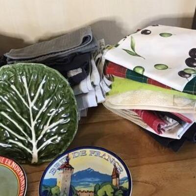 K120 - Misc. Lot of 5 Decorative Kitchen Plates & Dish Towels 