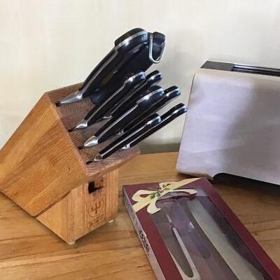 K122 - Oneida Carving Set, Cuisinart Toaster, Knife Block w/ Henckels Knives