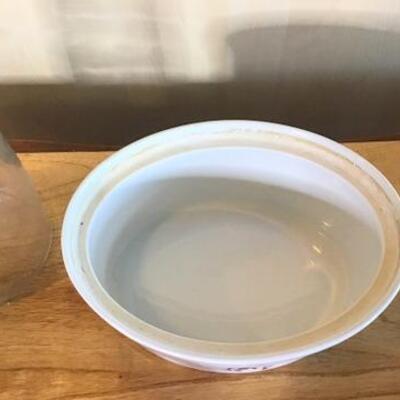 K129 - Kitchen Lot - Glass Bowls & Plates, Gordon Bleu, Canister 
