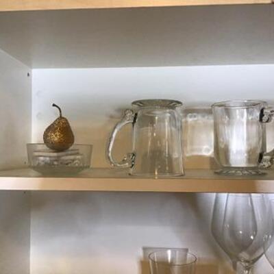 K140 - Cabinet Containing Various Kitchen Plates & Glasses