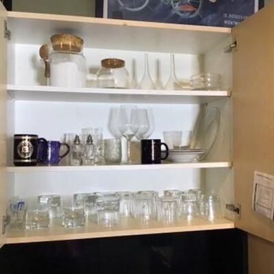 K142 - Kitchen Cabinet Containing 38 Pcs