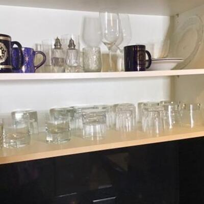 K142 - Kitchen Cabinet Containing 38 Pcs