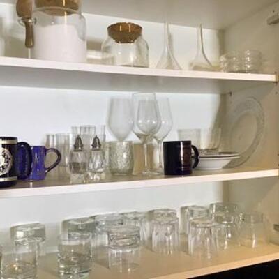 K142 - Kitchen Cabinet Containing 38 Pcs