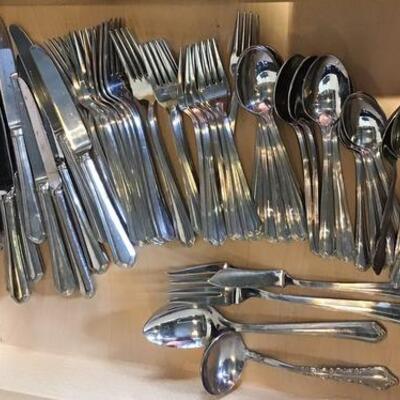 K147 - Drawer Full of Lenox Silverware
