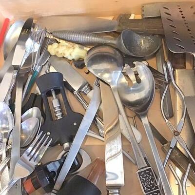 K148 - Drawer of Misc. Kitchen Utensils 