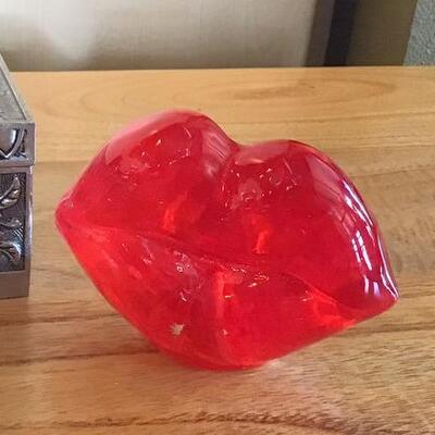 K156AA - Kosta Bota Art Glass Lips 
