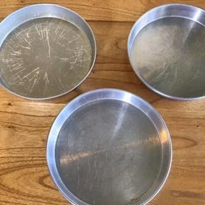 K162 - 3 Round Kitchen Baking Pans