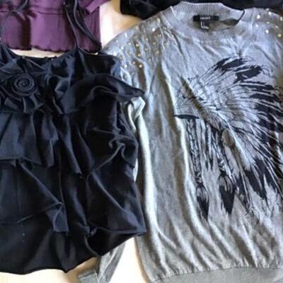 C109 - 12 Pc Clothing Lot - All Tops