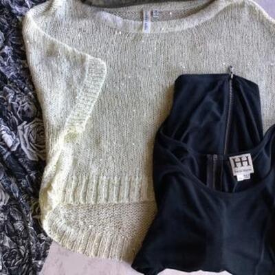C109 - 12 Pc Clothing Lot - All Tops