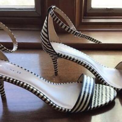 C113 - Coach Shoes w/ Box Size 8 M "Marci Stripey"