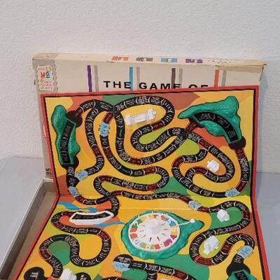 Lot 5: Vintage THE GAME OF LIFE Board Game 