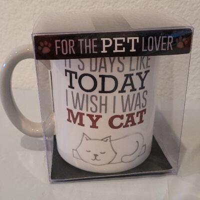 Lot 20: (2) New CAT THEME Coffee Beverage Mugs