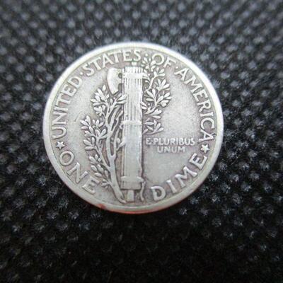 Lot 38 - 1940 Mercury Dime