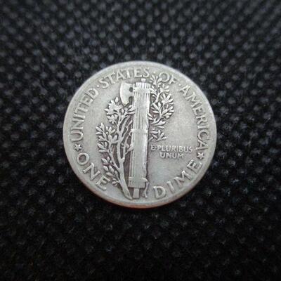 Lot 40 - 1942 Mercury Dime