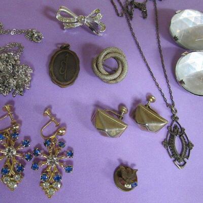 lot of Vinage Jewelry See Description For More Details