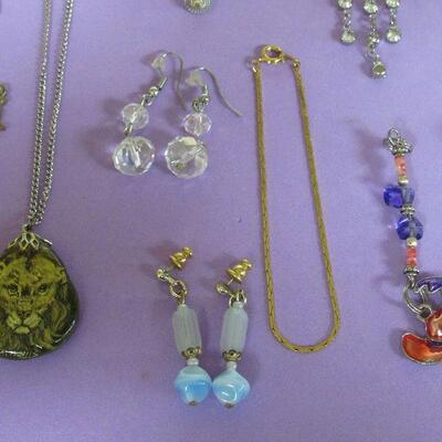 Lot of Contemporary Jewelry Fun Stuff Read Description for More Details
