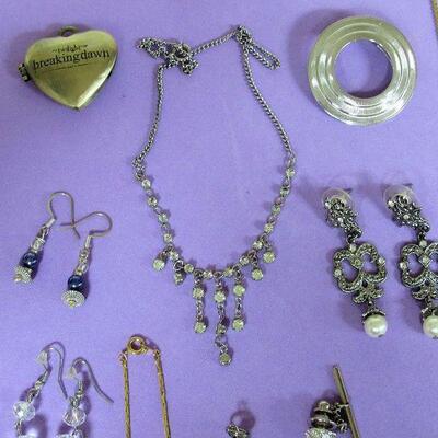 Lot of Contemporary Jewelry Fun Stuff Read Description for More Details