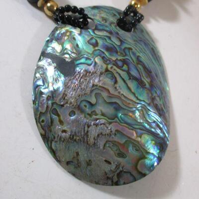 Beautiful Mother of Pearl Seashell Bib Choker Necklace 