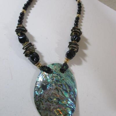 Beautiful Mother of Pearl Seashell Bib Choker Necklace 