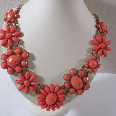 Vintage Coral enamel Daisy Bib Choker  Beautiful fashion Statement.