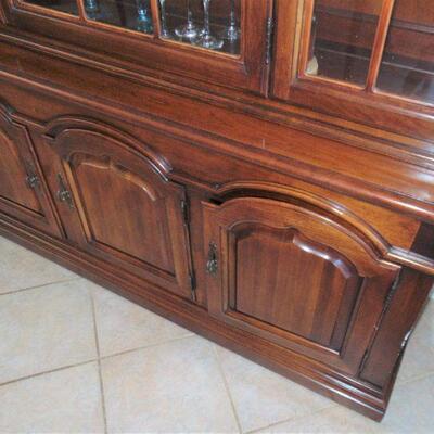 Thomasville Cherry Lighted China Cabinet