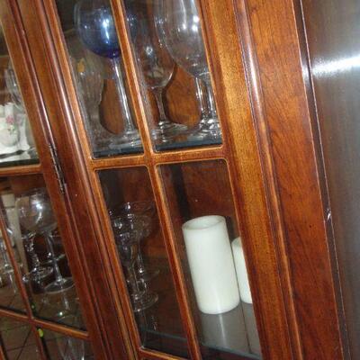 Thomasville Cherry Lighted China Cabinet