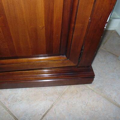 Thomasville Cherry Lighted China Cabinet