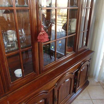 Thomasville Cherry Lighted China Cabinet