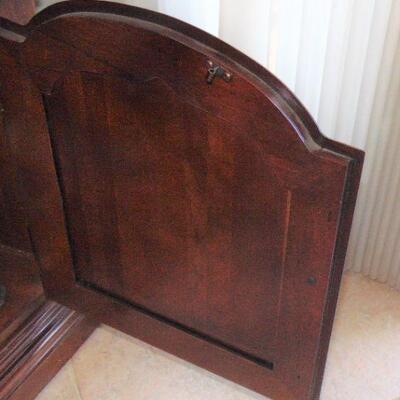 Thomasville Cherry Lighted China Cabinet