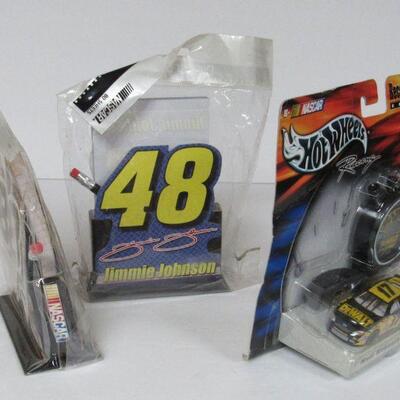3 Vintage Nascar Items: 2 Desk Sets Dale Jarrett and Johnson, and 1 Car #17
