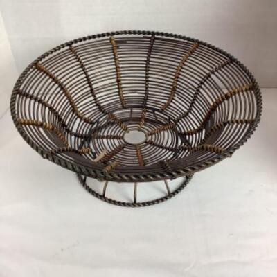 K - 143  Basket Lot 