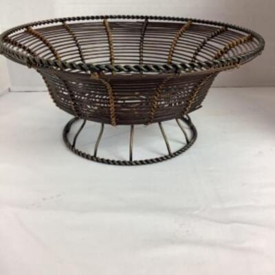 K - 143  Basket Lot 