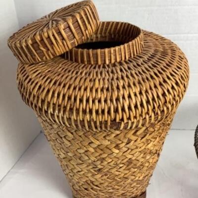 K - 143  Basket Lot 