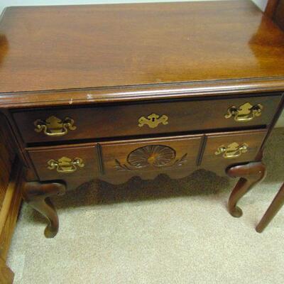 Queen Anne End Table