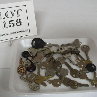 Lot of 35 Keys