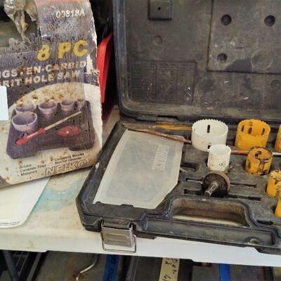LOT 77 -Hole saw sets