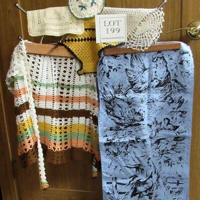 Lot of Kitchen Textiles: Nice Towel, Apron, Pot Holders