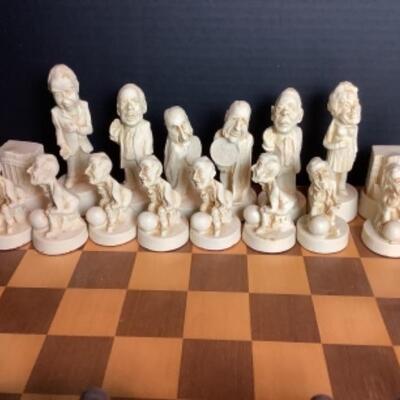 N - 227 RARE, Vintage Watergate Chess Set - Richard Nixon as King