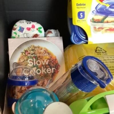 Q237 Lot of New Plasticwares 