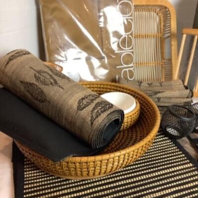 Q242 Crate and Barrel Table Linen Decor Lot 