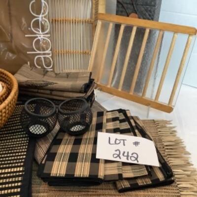 Q242 Crate and Barrel Table Linen Decor Lot 