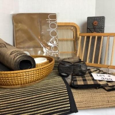 Q242 Crate and Barrel Table Linen Decor Lot 