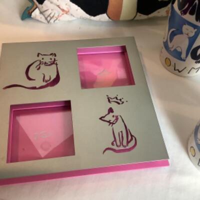 Q248 Cat Decor and Collectibles 