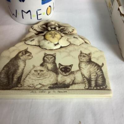 Q248 Cat Decor and Collectibles 