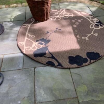 O - 277 Outdoor  Rug & Brown Composite Planter