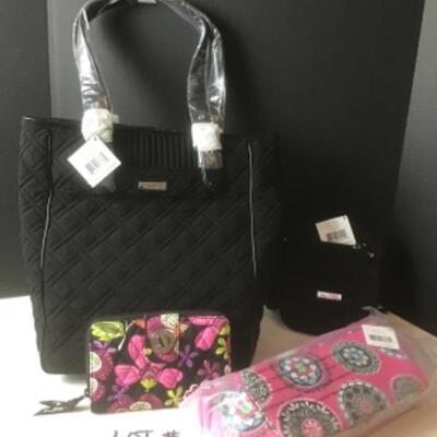 P367 New with Tag 4 pc Vera Bradley Tote Clutch Set 
