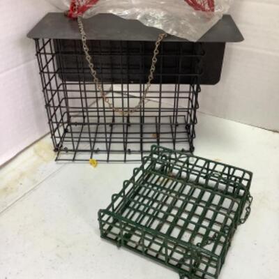 O - 287  Bird Feeding Lot 