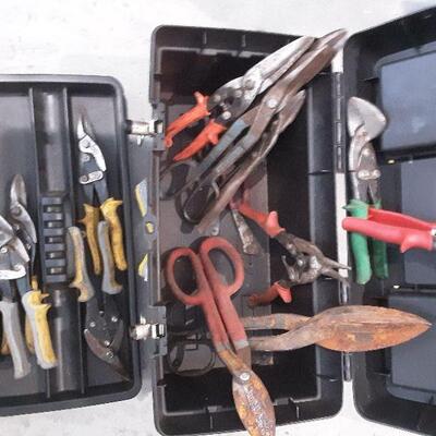 lot 89 - Tool box, 12 tools - Snips, scissors, Etc 